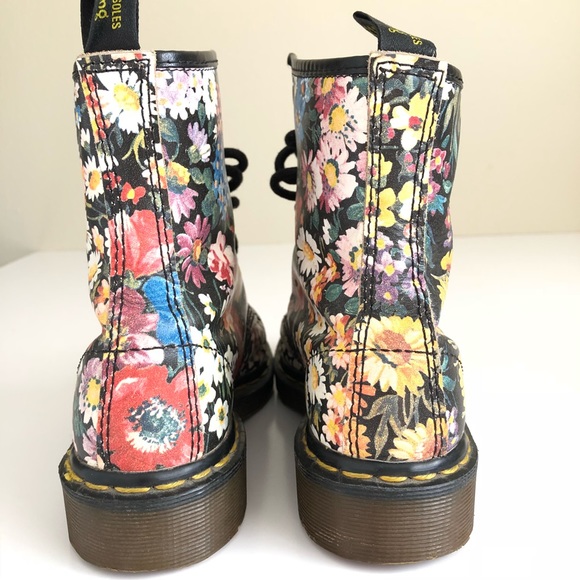Doc Martens • Floral 90s Sienna Miller Boots - Picture 5 of 8
